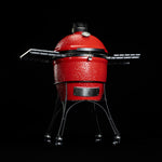 Barbecue kamado Kamado Joe Classic Joe II en céramique rouge sur fond noir