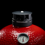Cheminée Kontrol Tower du Kamado Joe Konnected Joe, l'évent supérieur qui règle le tirage d'air et la température